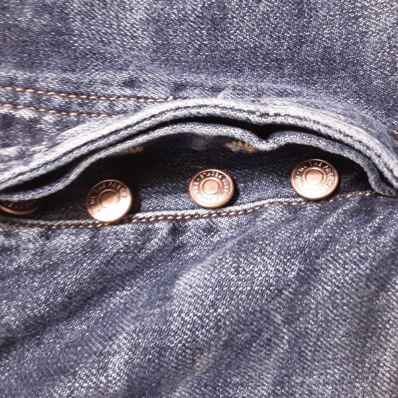 WeThe Free Women's 28 High Rise Distress Short ( Sold Separately ) - Picture 3 of 10